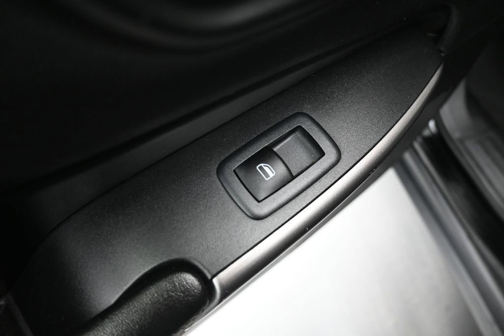 Used 2019 Jeep Cherokee Limited AWD/4WD image 9