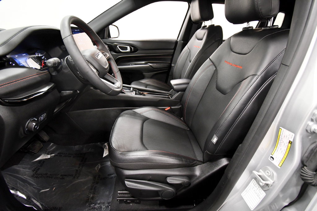 Used 2025 Jeep Compass Trailhawk AWD/4WD image 14