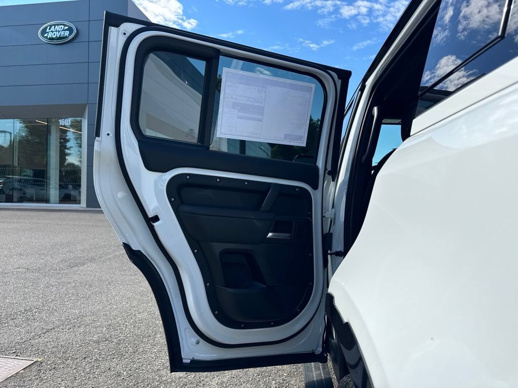 New 2026 Land Rover Defender 110 X-Dynamic SE AWD/4WD image 15