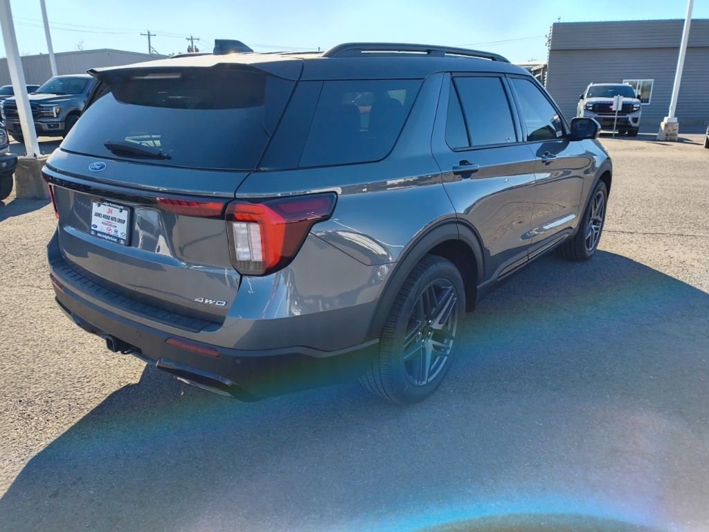 New 2026 Ford Explorer ST-Line w/ ST-Line Street Pack AWD/4WD image 5