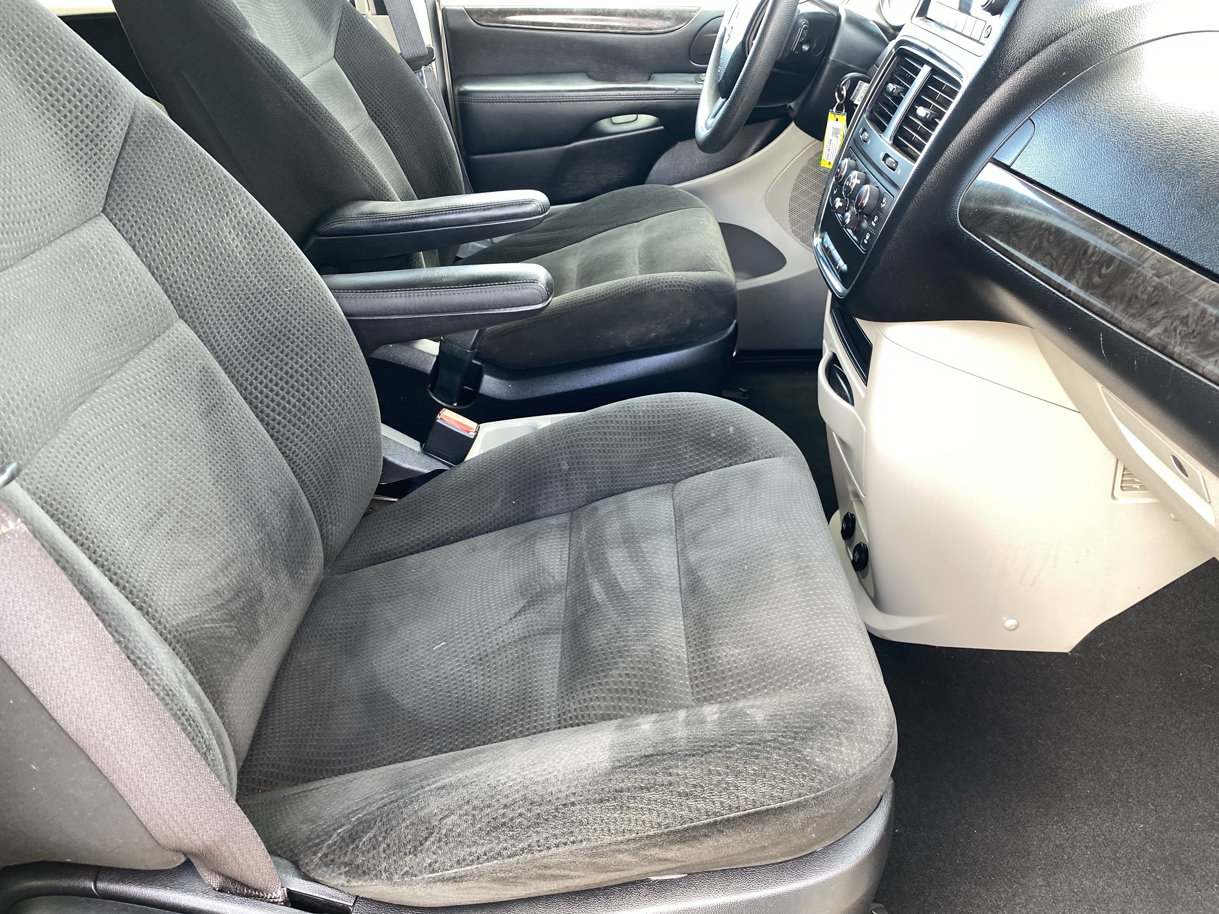 Used 2016 Dodge Grand Caravan SE w/ Quick Order Package 29E SE FWD image 11
