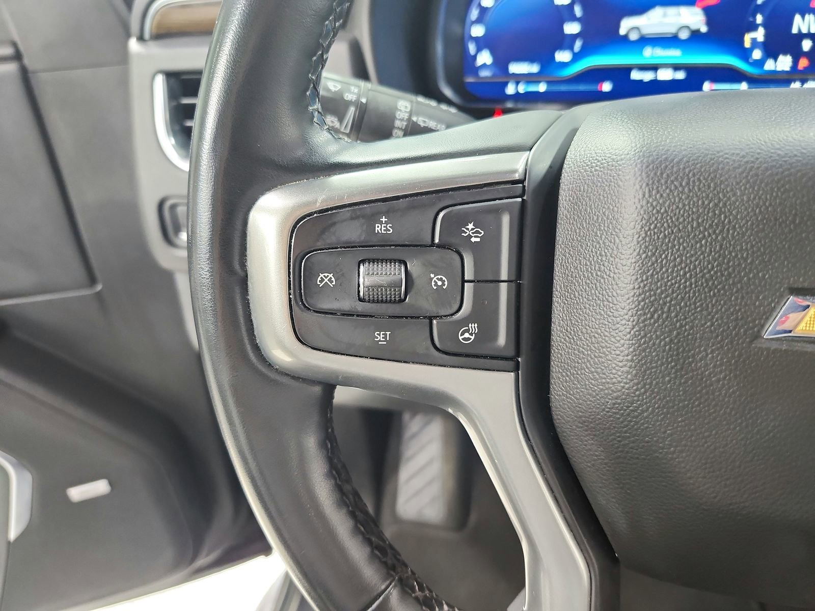 Used 2023 Chevrolet Suburban Premier AWD/4WD image 24