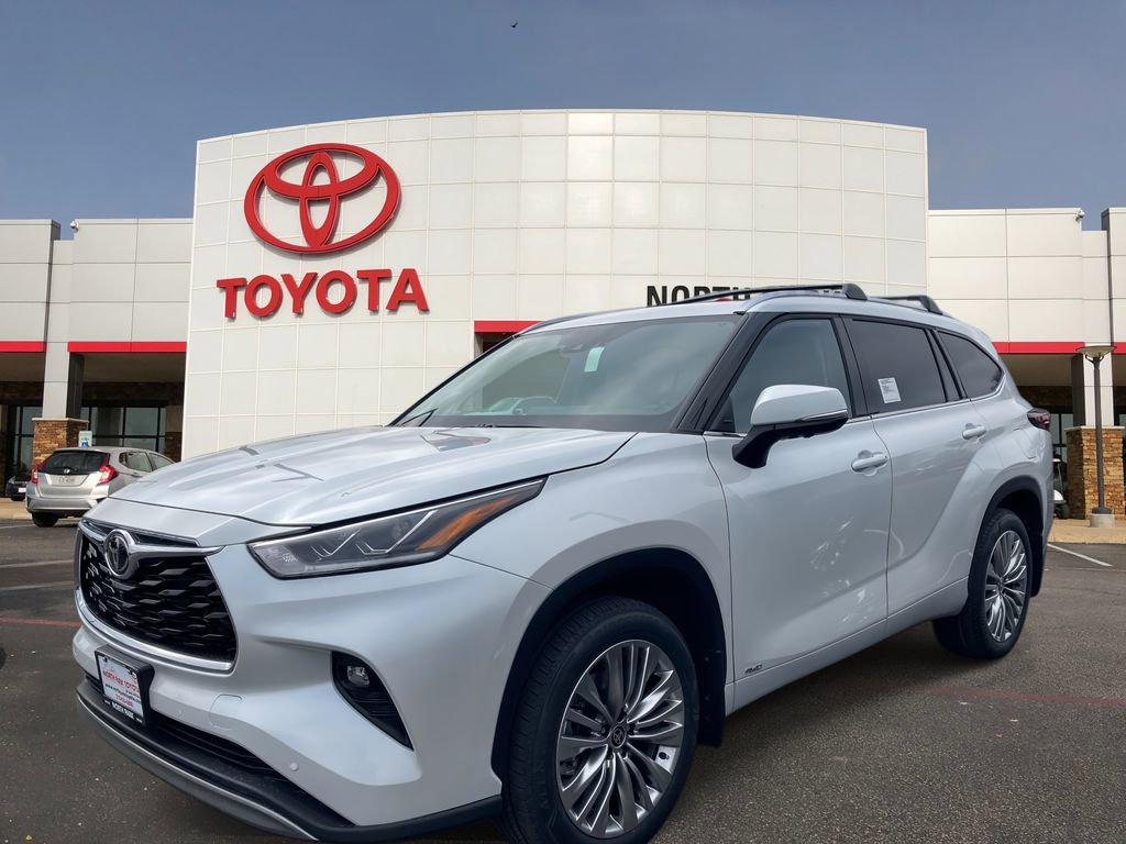 New 2026 Toyota Highlander Platinum AWD/4WD image 1
