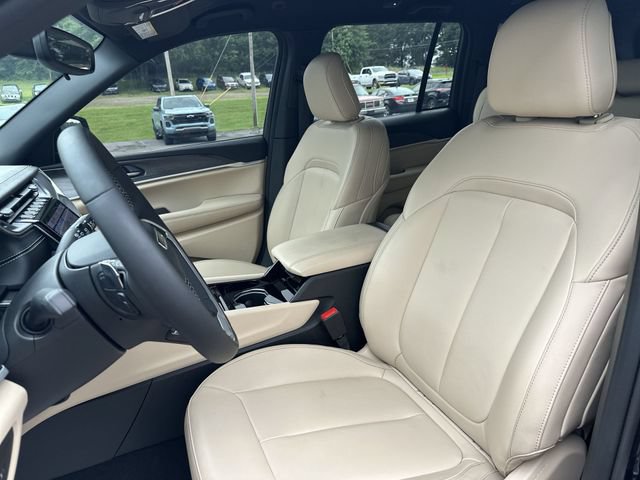 Used 2023 Jeep Grand Cherokee Limited AWD/4WD image 15