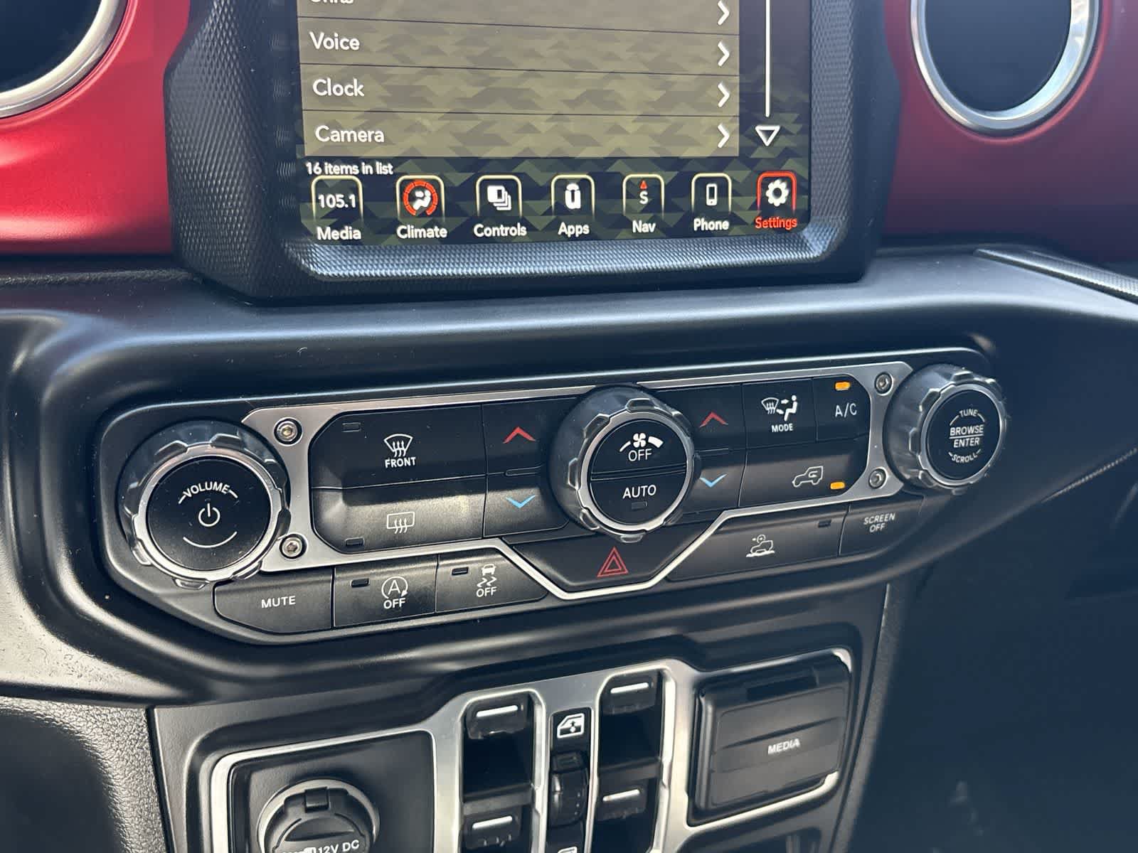 Certified 2023 Jeep Wrangler Unlimited Rubicon AWD/4WD image 22