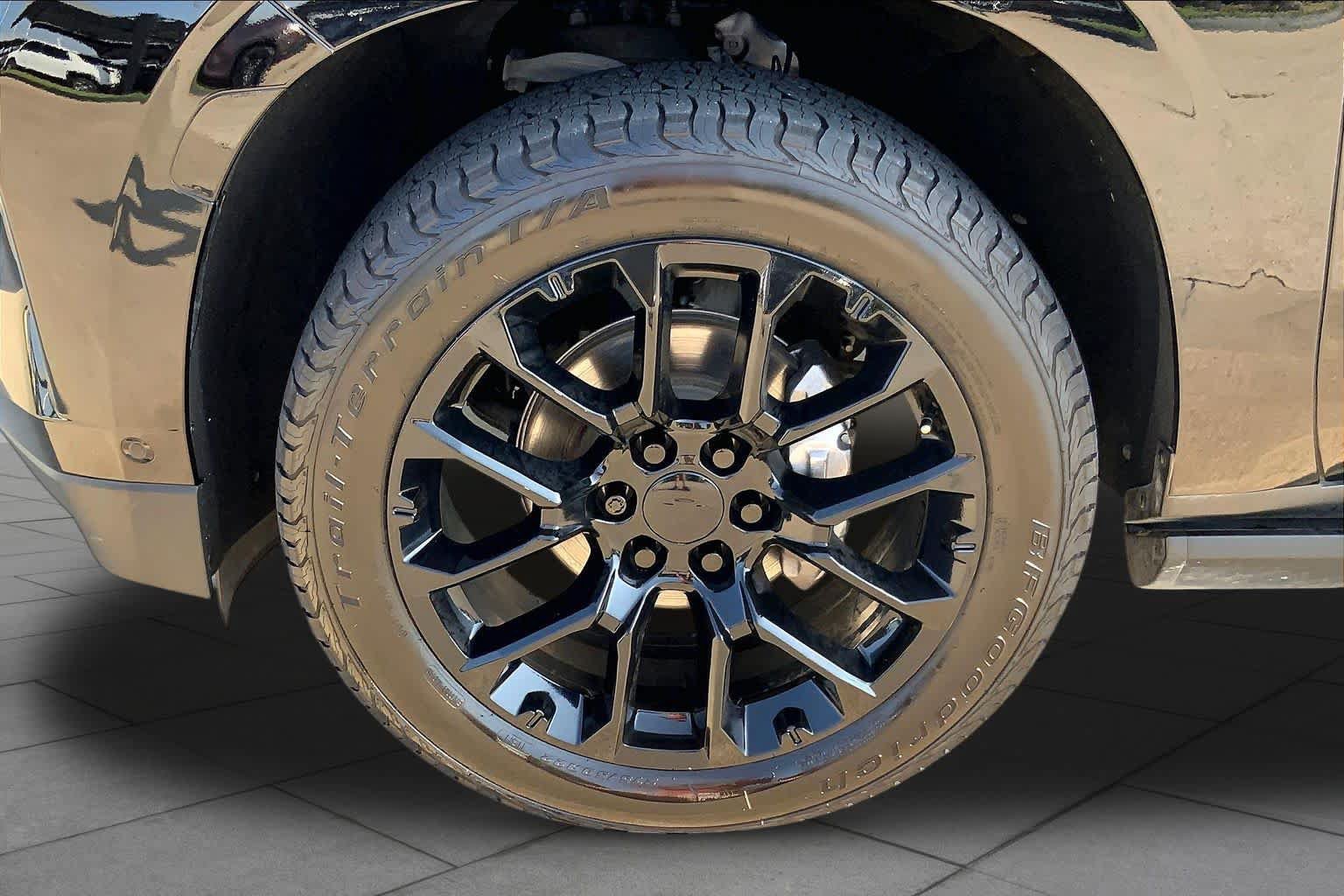 Used 2023 Chevrolet Tahoe High Country w/ Advanced Technology Package AWD/4WD image 10