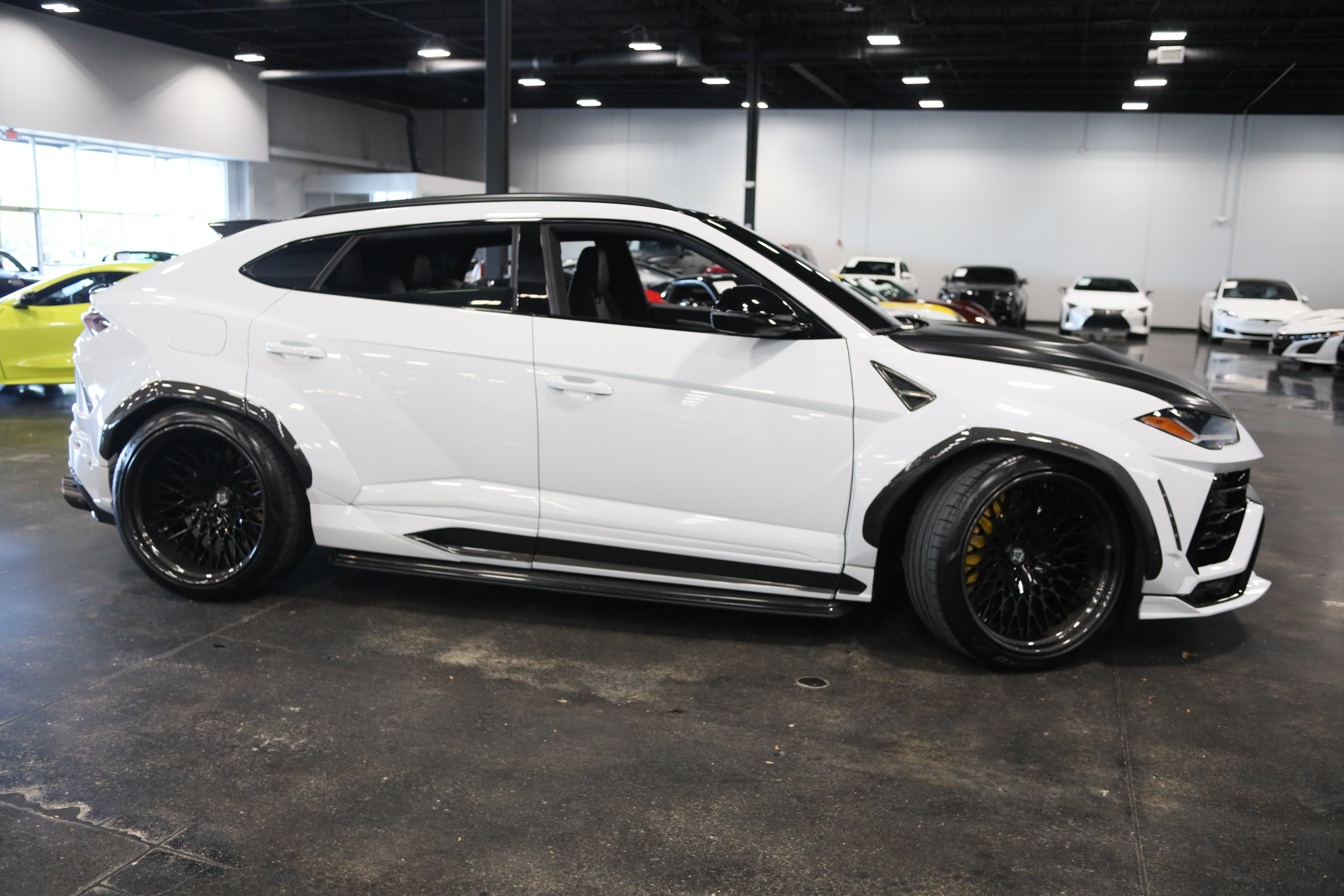 Used 2019 Lamborghini Urus AWD/4WD image 8