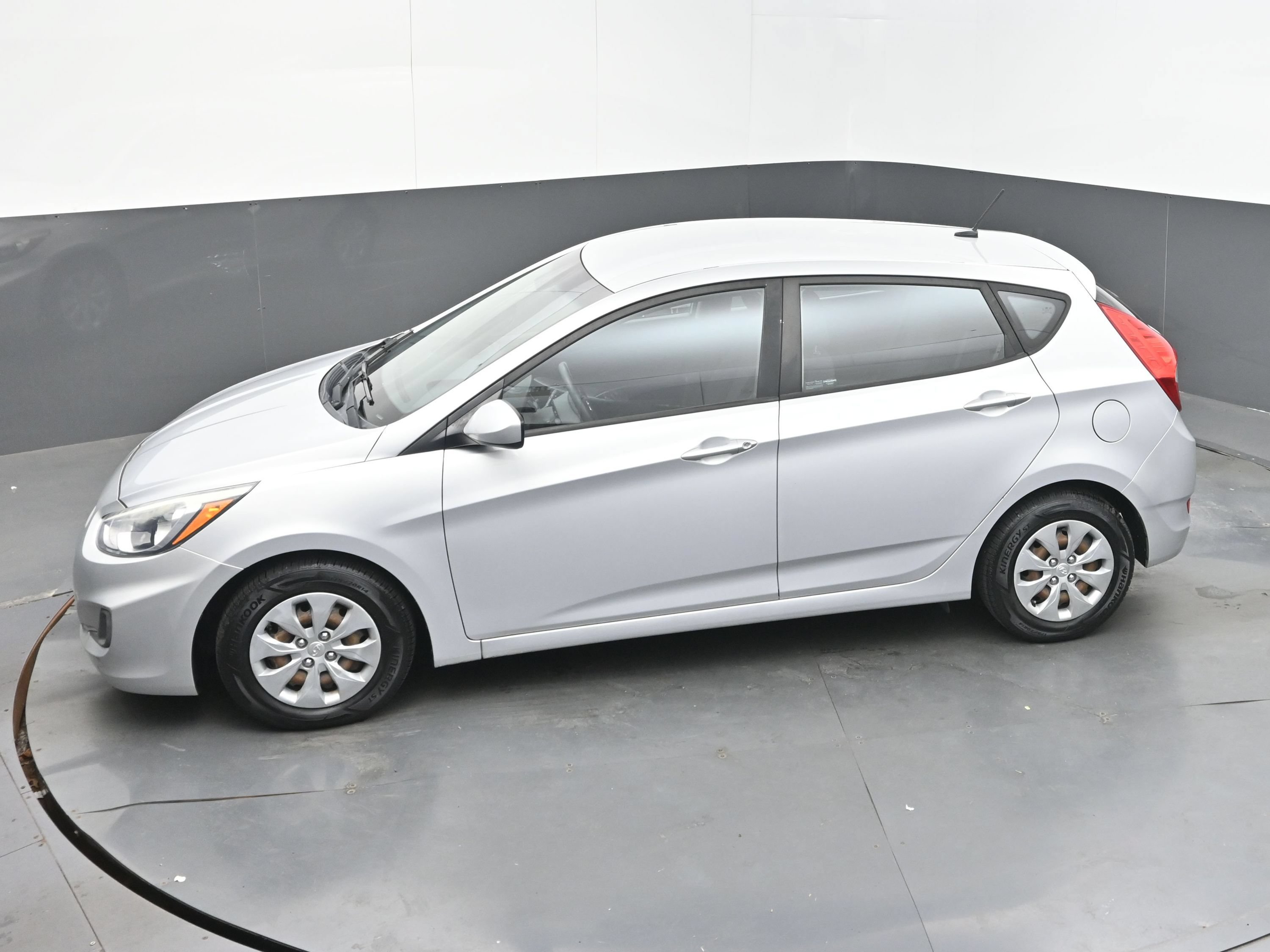 Used 2016 Hyundai Accent SE FWD image 35