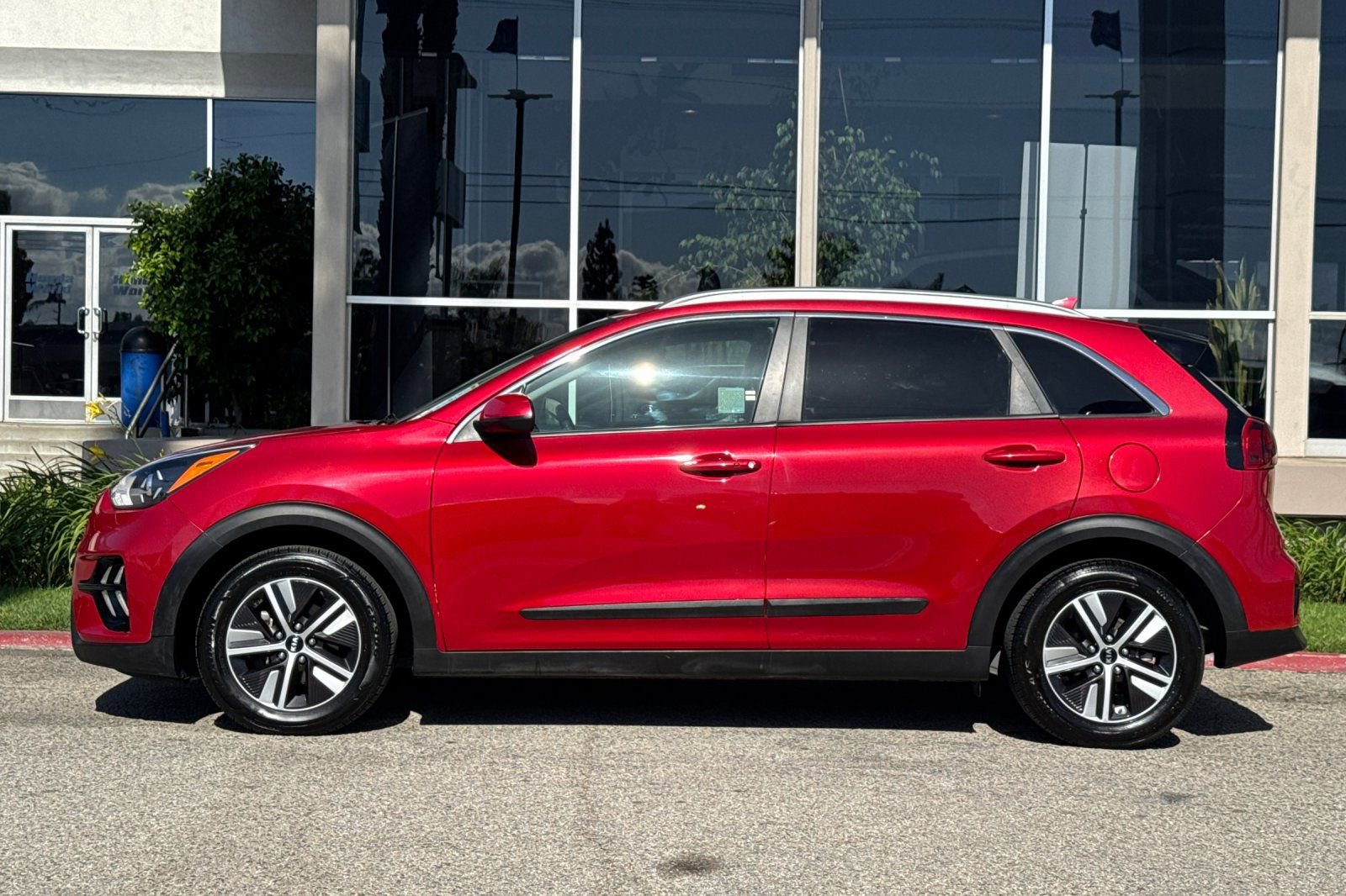 Used 2020 Kia Niro LXS FWD image 7