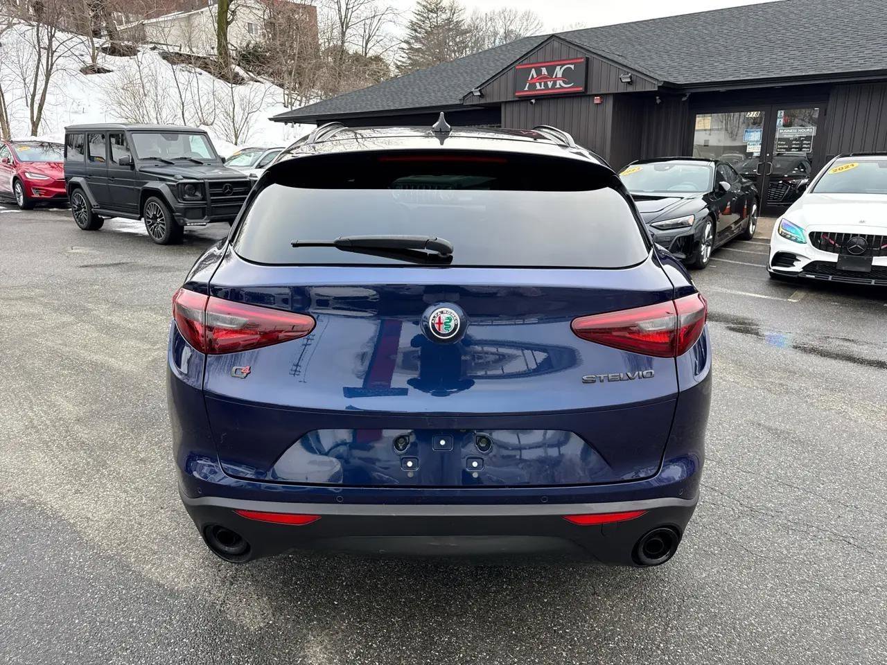 Used 2020 Alfa Romeo Stelvio AWD w/ Nero Edizione image 15
