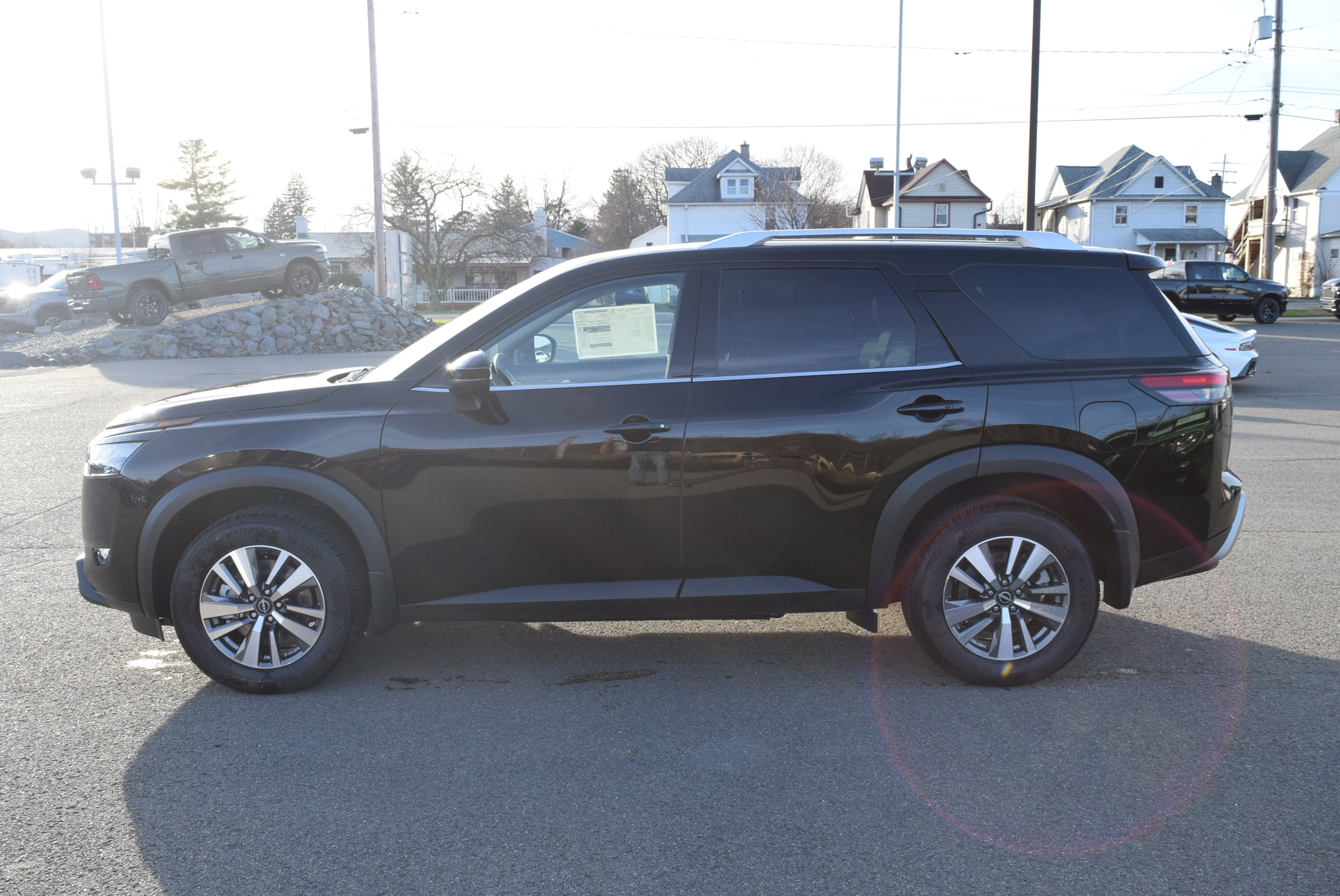 New 2025 Nissan Pathfinder SL