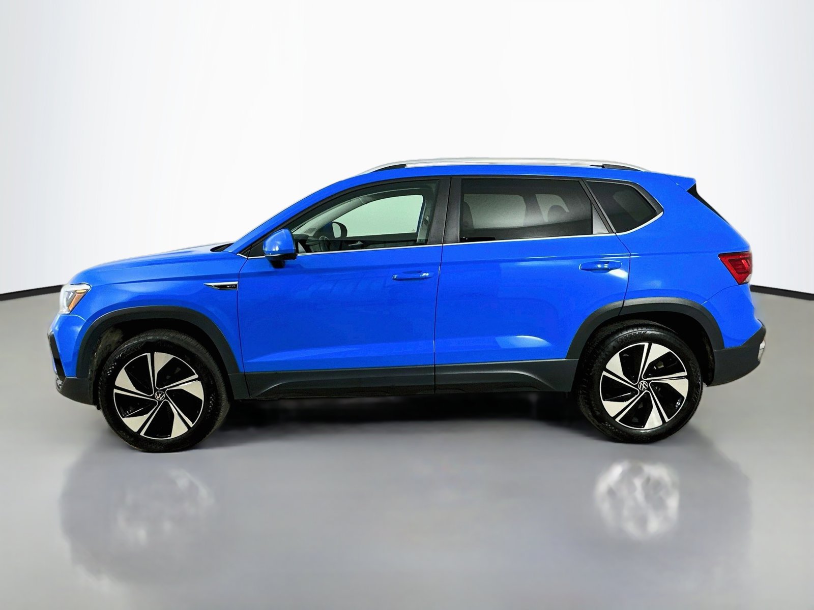 Used 2024 Volkswagen Taos SE AWD/4WD image 8