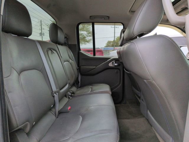 Used 2011 Nissan Frontier SL w/ Moonroof Pkg image 22