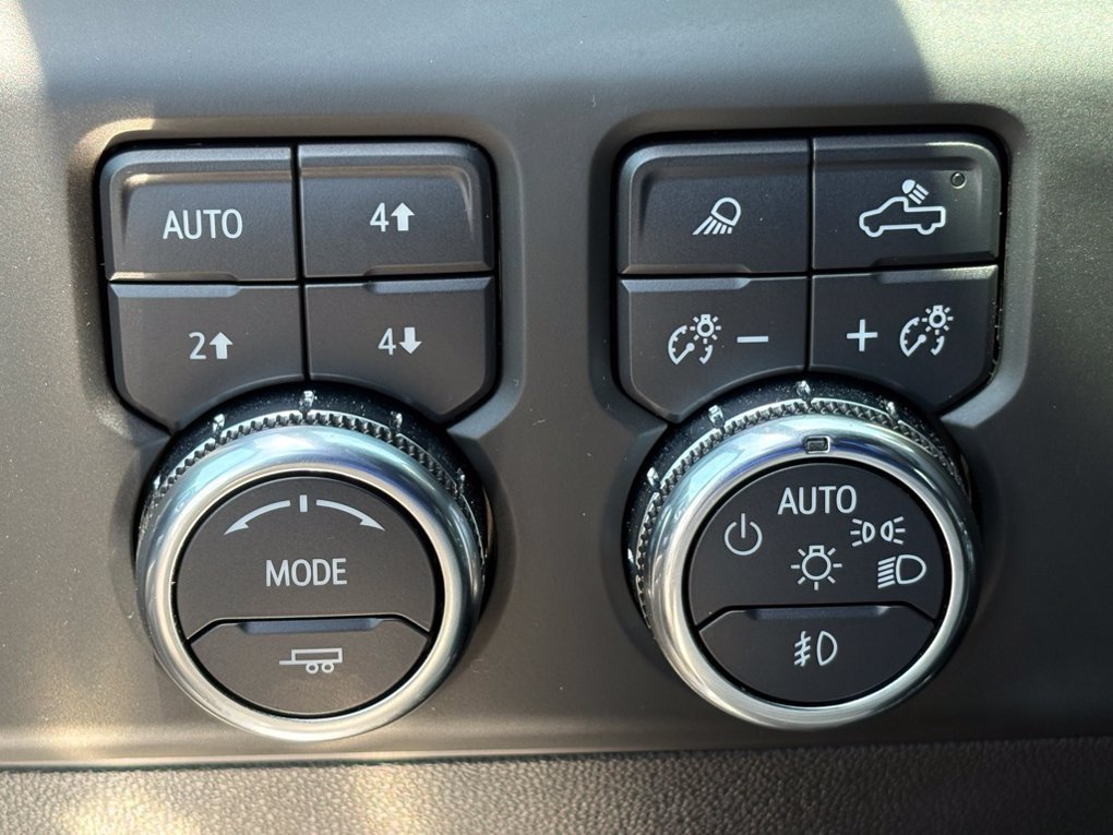 Used 2024 GMC Sierra 1500 Denali w/ Technology Package AWD/4WD image 39