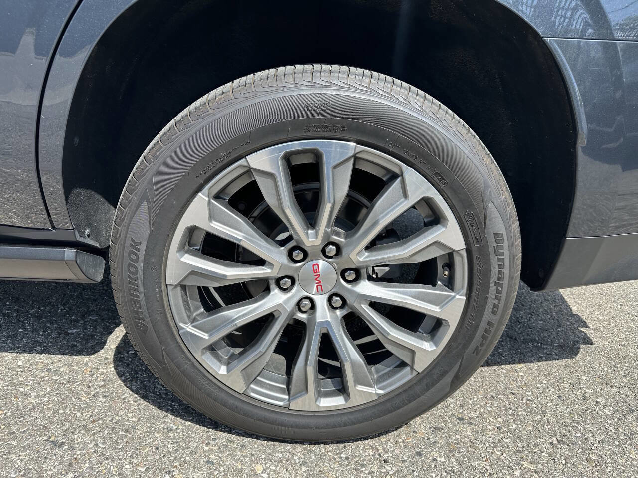 Used 2021 GMC Yukon Denali w/ Denali Premium Package image 10