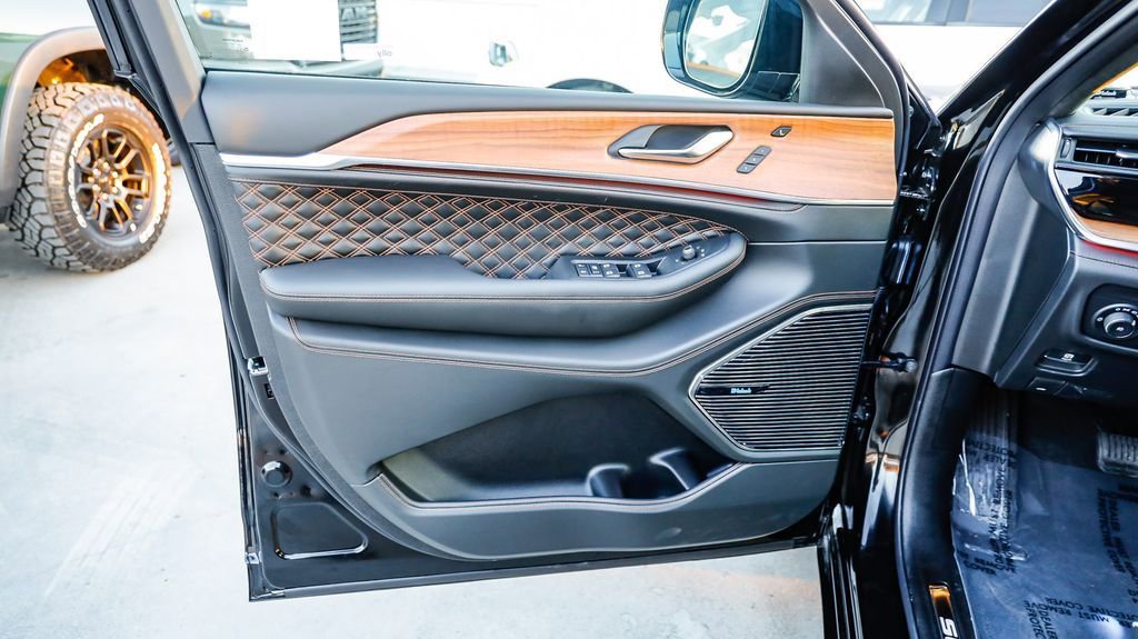 New 2026 Jeep Grand Cherokee L Summit image 25