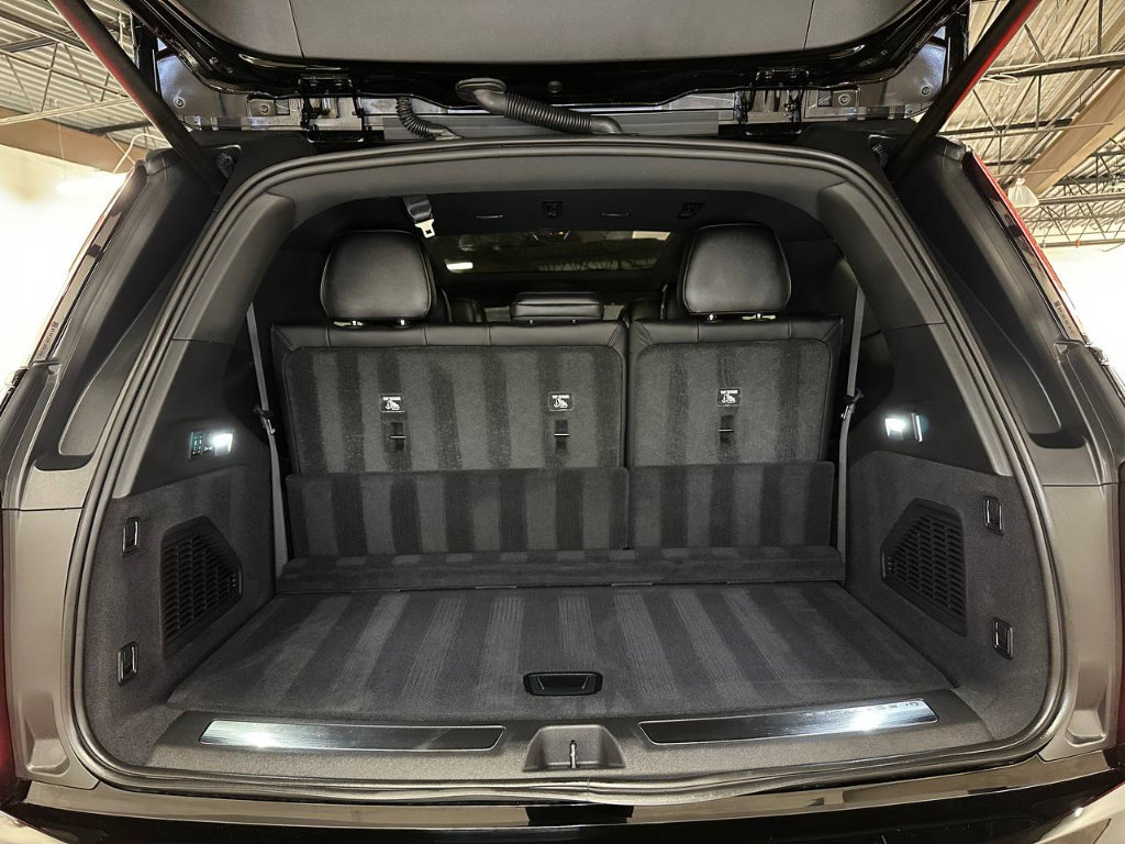 Used 2026 Cadillac Escalade IQL Sport 1 w/ LPO, ONYX Package AWD/4WD image 15