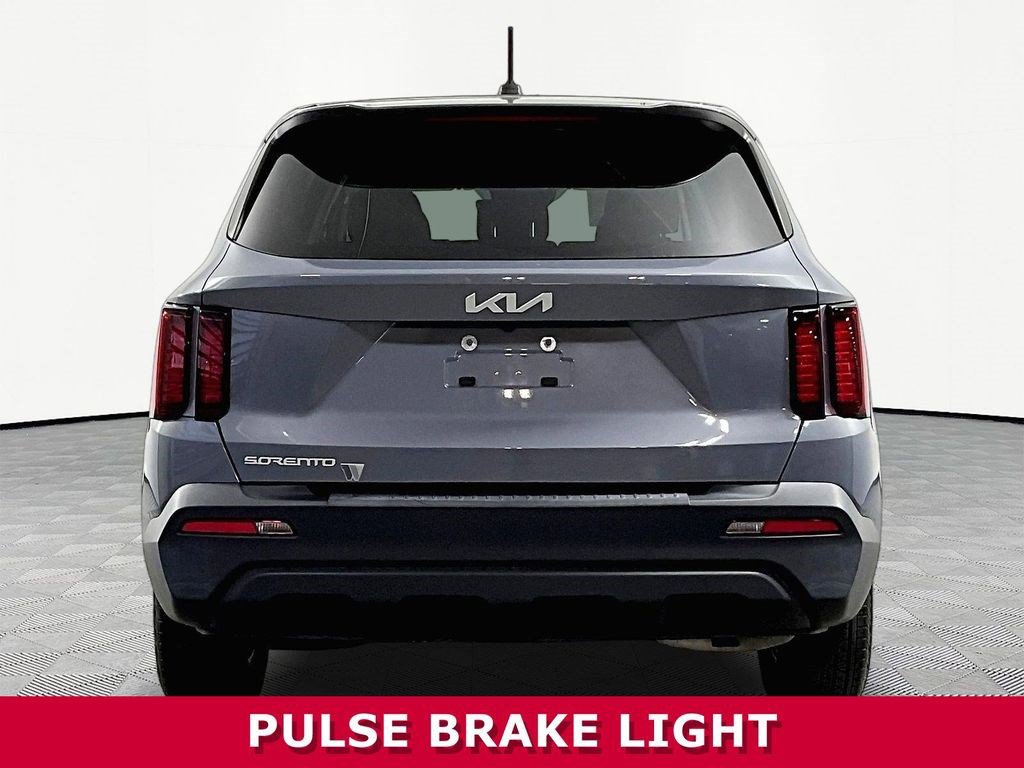 Used 2023 Kia Sorento LX FWD image 5