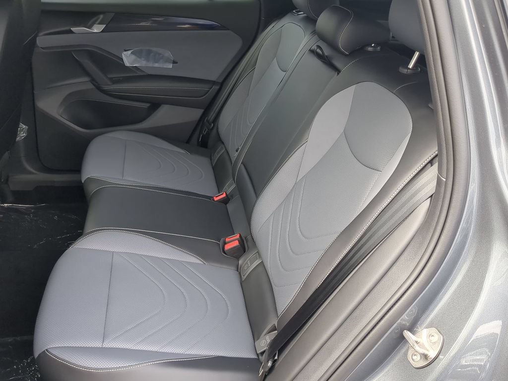 New 2026 Volkswagen Tiguan SE R-Line FWD image 17
