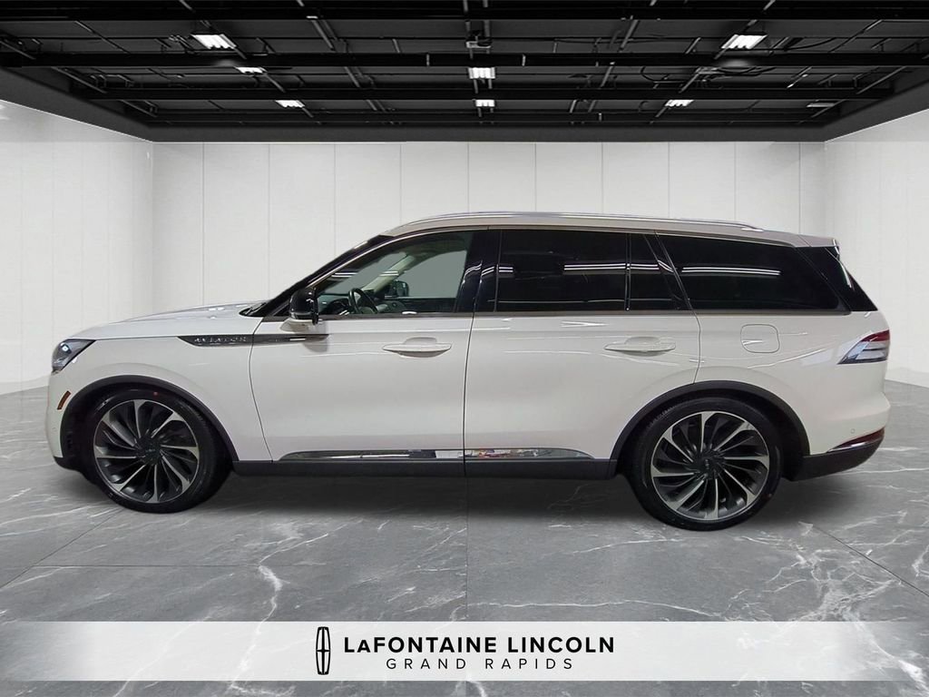 Certified 2020 Lincoln Aviator Reserve w/ Equipment Group 202A image 2