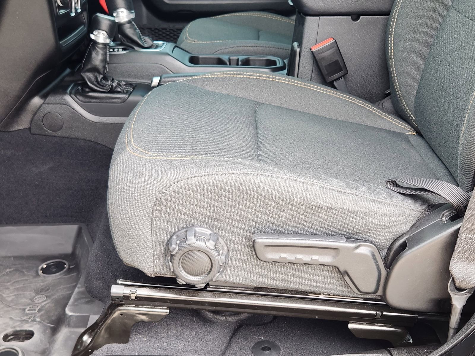 Used 2025 Jeep Wrangler Sport image 26