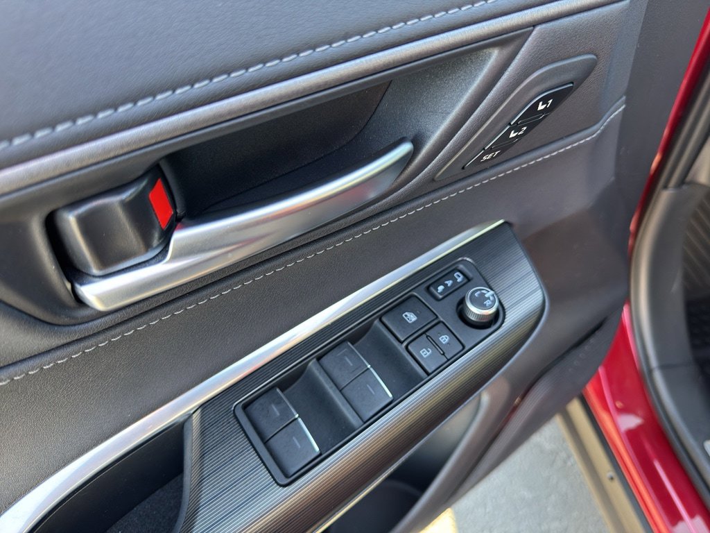 Used 2024 Toyota Venza Nightshade AWD/4WD image 14