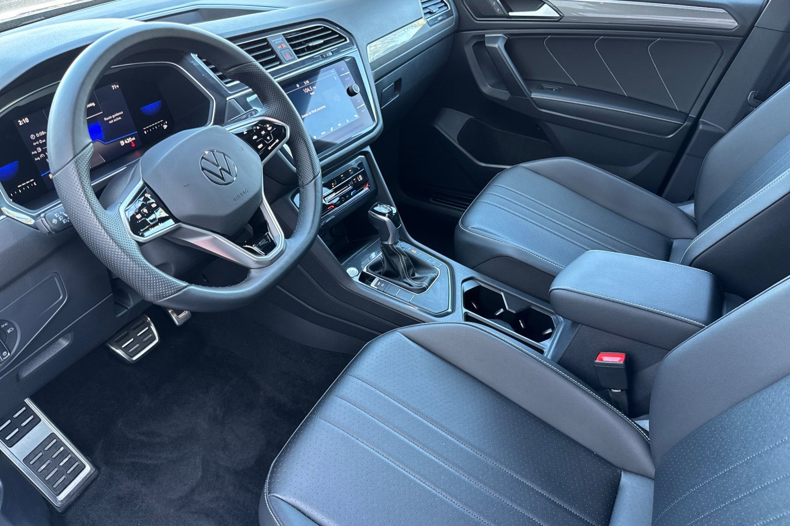 Used 2023 Volkswagen Tiguan SE R-Line image 10