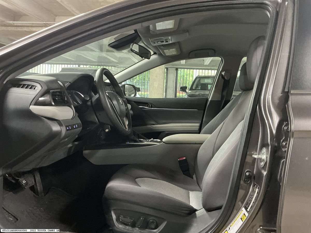 Used 2022 Toyota Camry LE FWD image 7