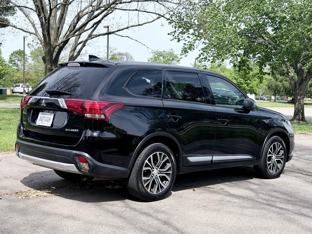 Used 2017 Mitsubishi Outlander ES AWD/4WD image 34