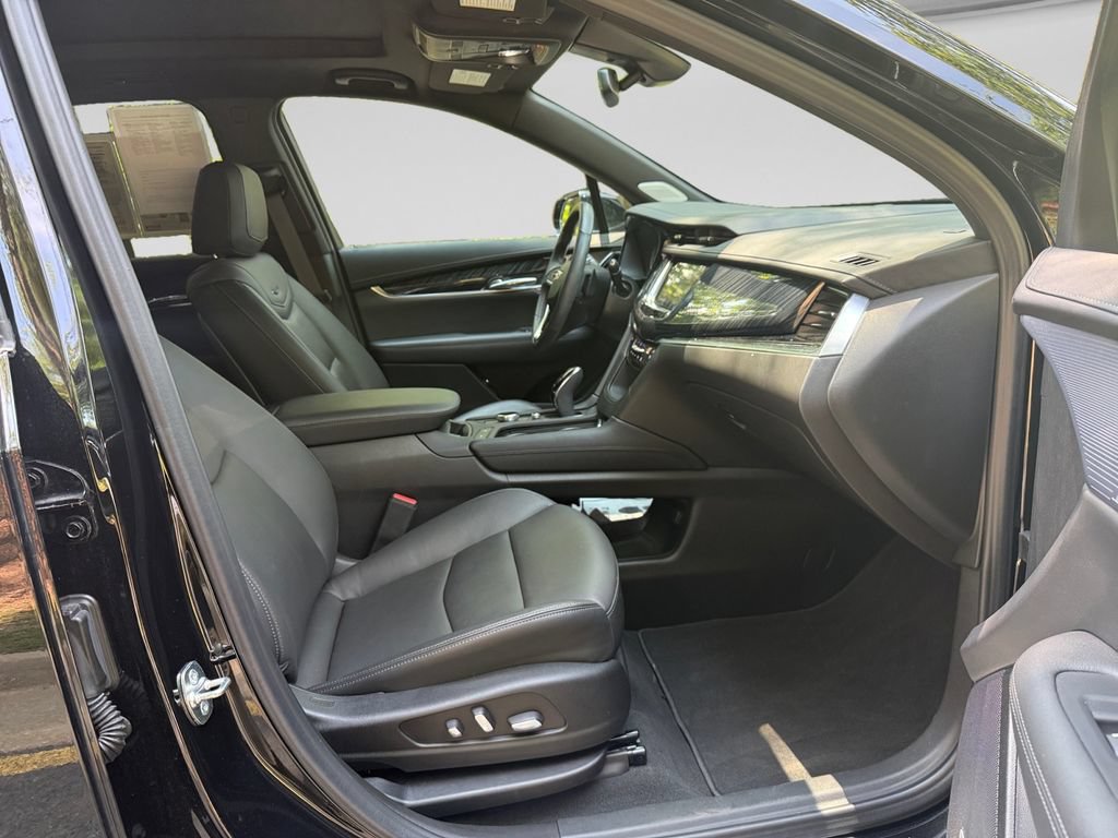 Used 2024 Cadillac XT6 Premium Luxury w/ LPO, Floor Liner Package FWD image 16