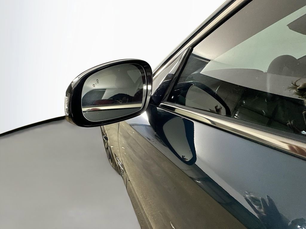 Used 2023 Genesis G70 2.0T w/ Sport Prestige Package image 39