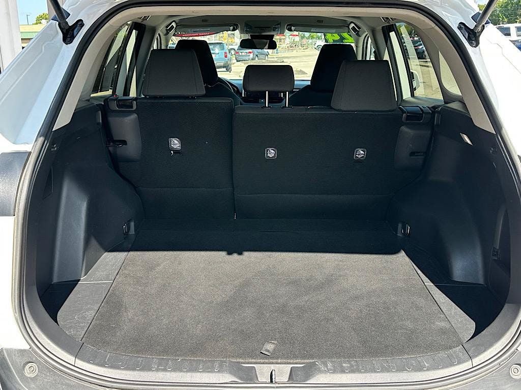 Used 2024 Toyota RAV4 XLE FWD image 9