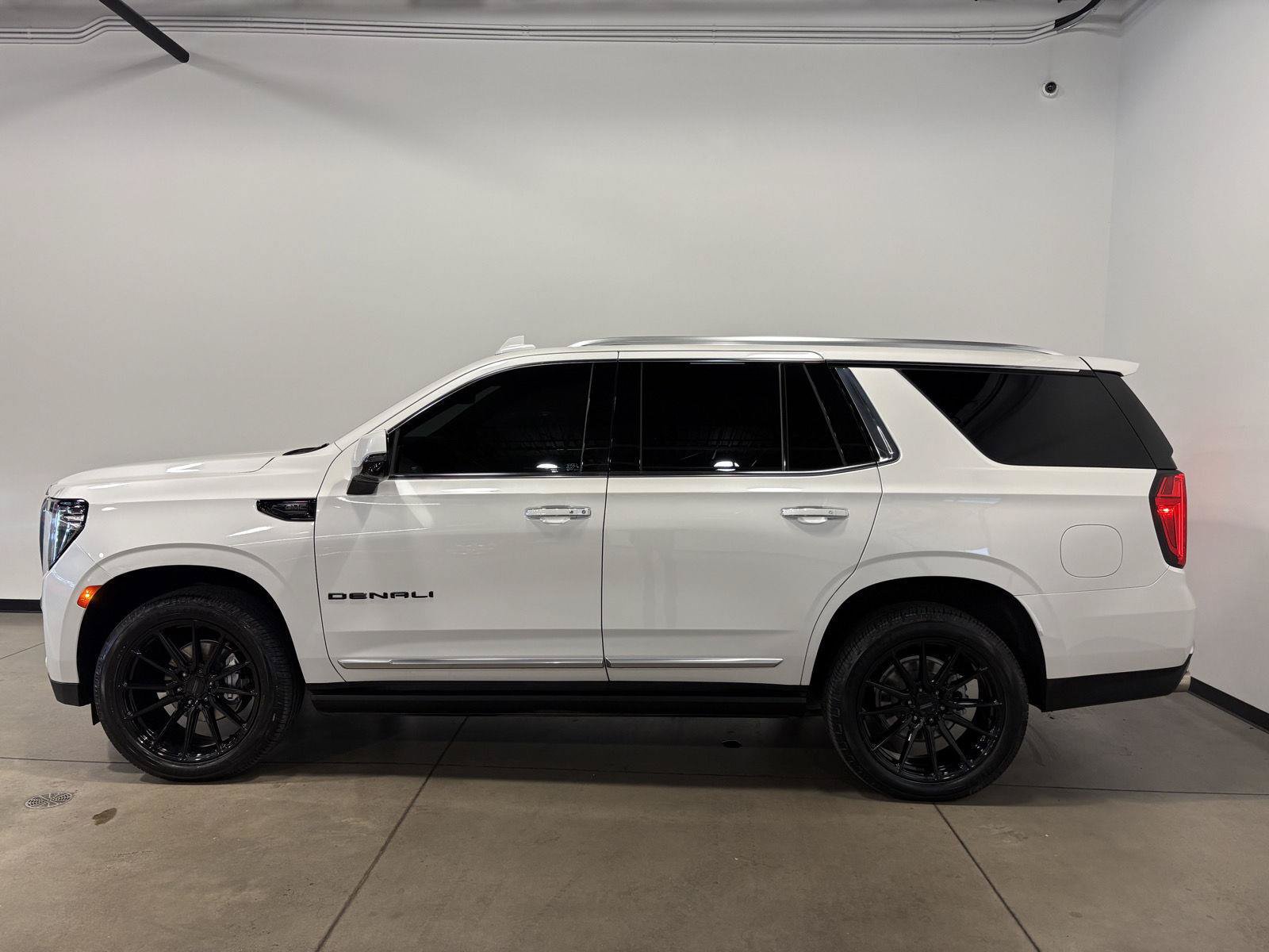 Used 2023 GMC Yukon Denali AWD/4WD image 7