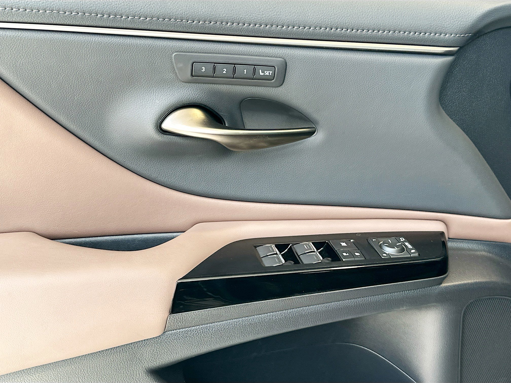 Used 2024 Lexus ES 350 w/ Premium Package FWD image 16