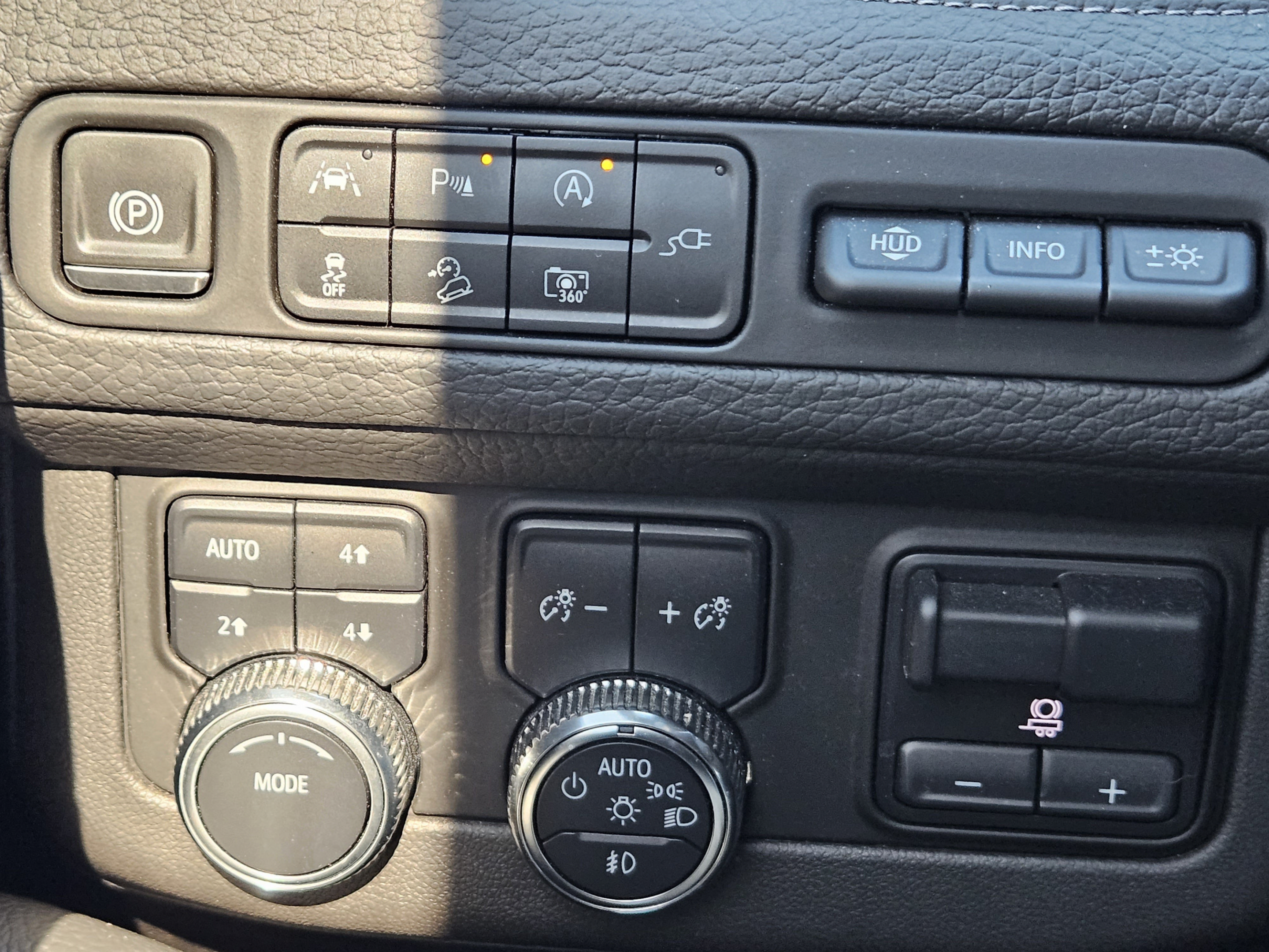 Used 2022 GMC Yukon Denali w/ Denali Premium Package AWD/4WD image 14