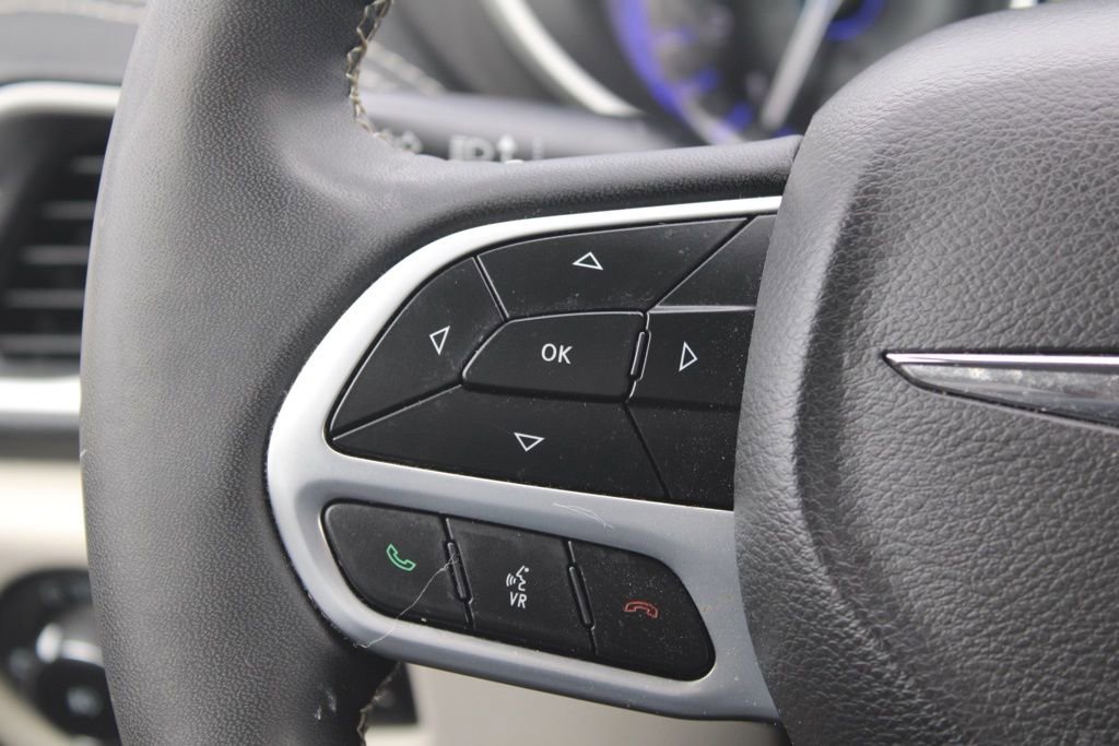 Used 2022 Chrysler Pacifica Touring-L image 31