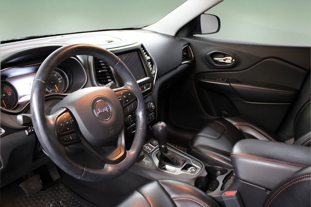 Used 2021 Jeep Cherokee Trailhawk image 22