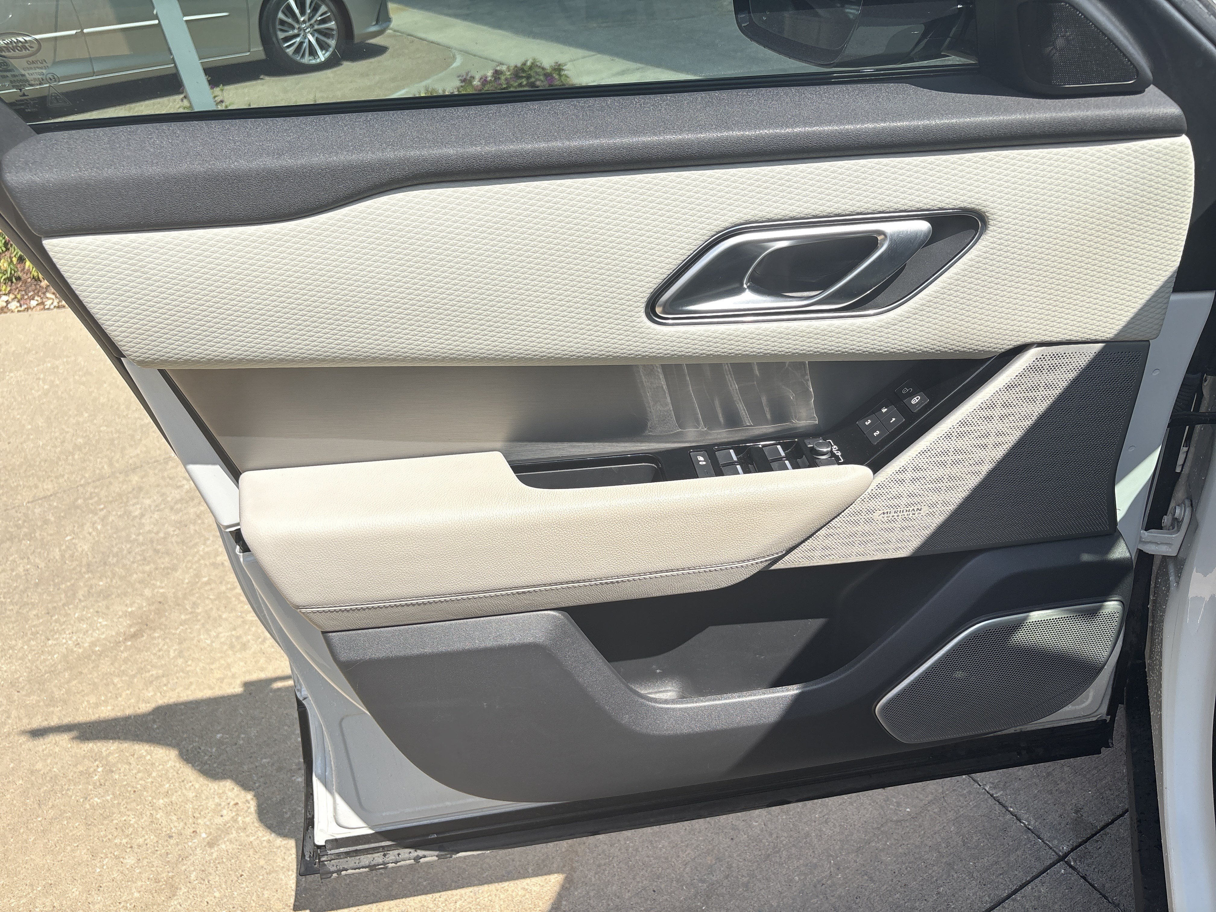 Used 2020 Land Rover Range Rover Velar R-Dynamic S AWD/4WD image 14