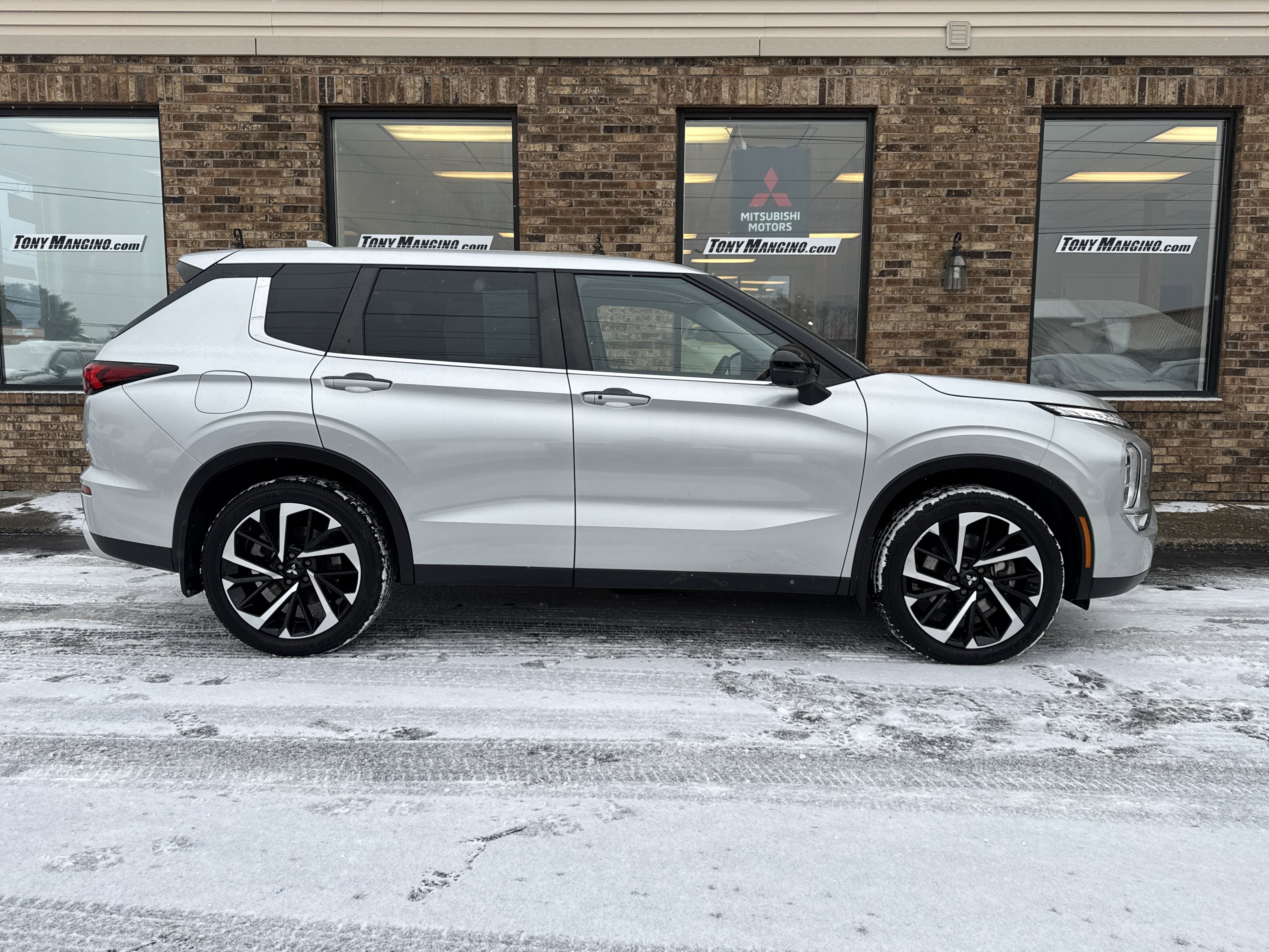 Used 2022 Mitsubishi Outlander SE image 6