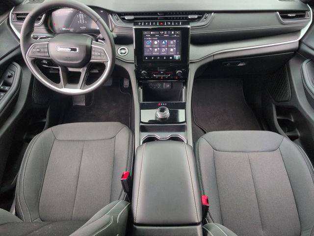 Certified 2024 Jeep Grand Cherokee Laredo RWD image 17