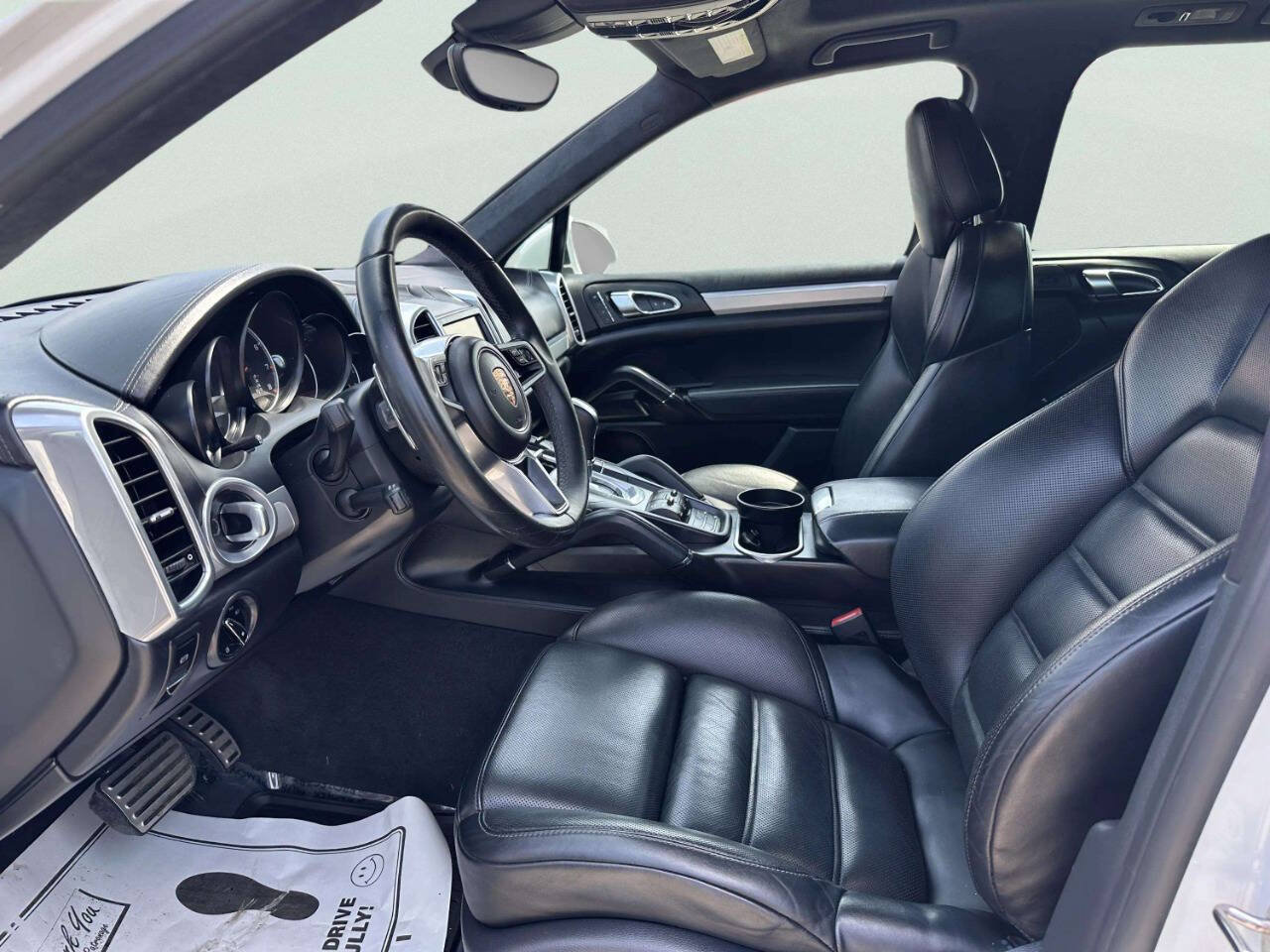 Used 2015 Porsche Cayenne Turbo AWD/4WD image 9