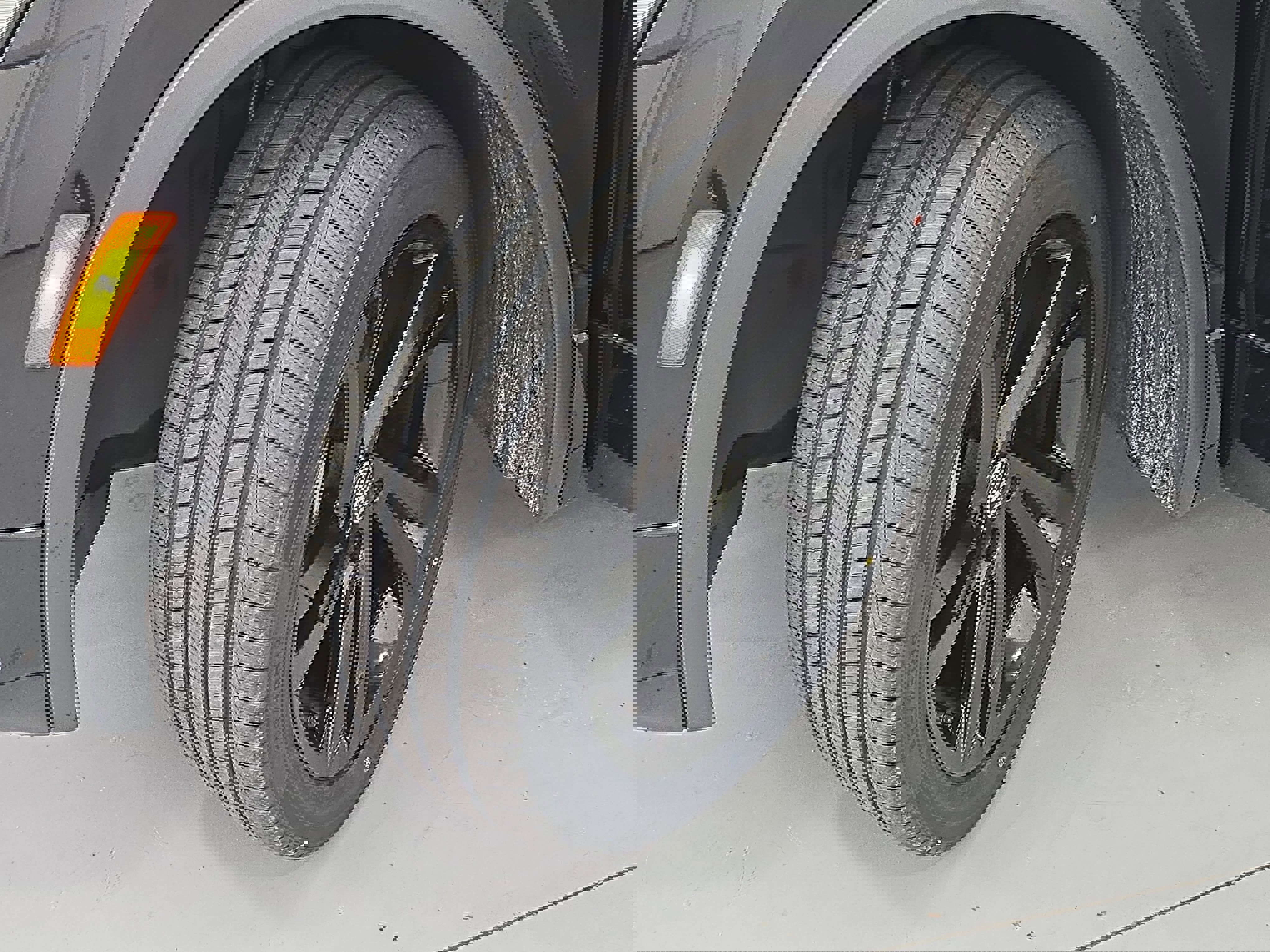 Certified 2024 Volkswagen Tiguan SE R-Line image 33