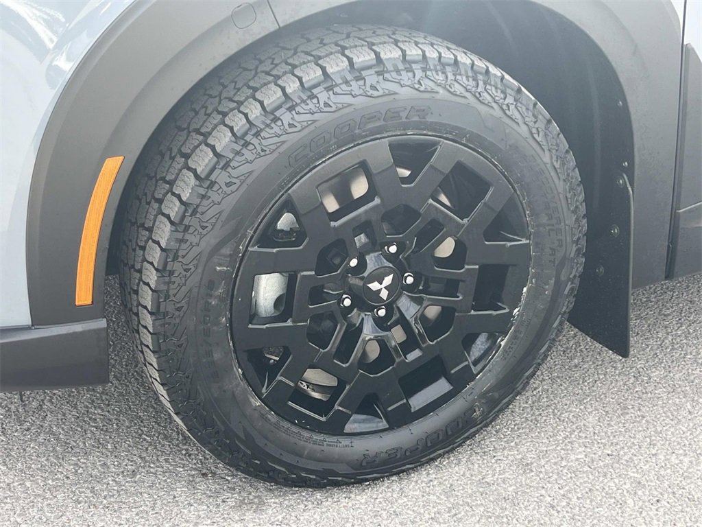 New 2026 Mitsubishi Outlander Trail Edition image 9