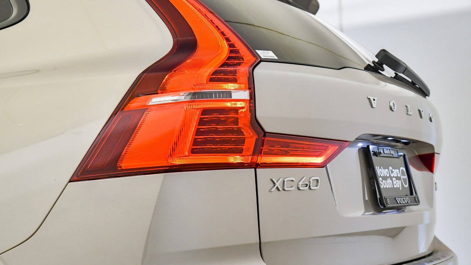 Certified 2025 Volvo XC60 T8 Core w/ Protection Package Premier image 12