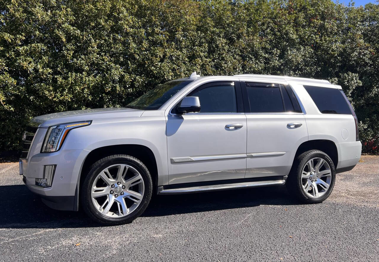 Used 2019 Cadillac Escalade Luxury image 3