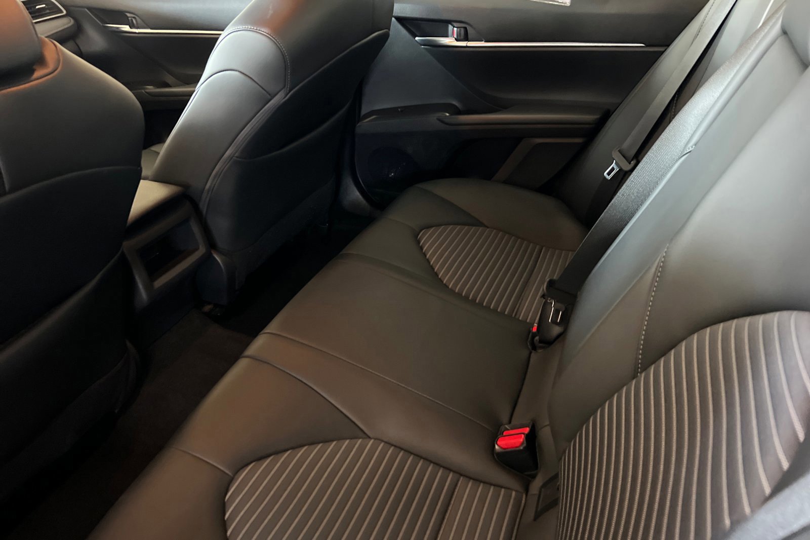 Used 2024 Toyota Camry SE image 12