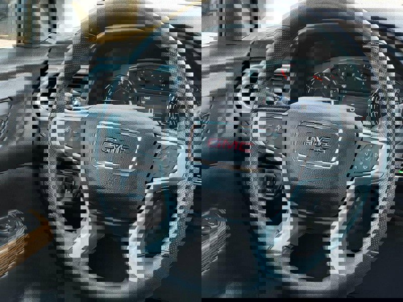 Used 2023 GMC Acadia SLE image 13