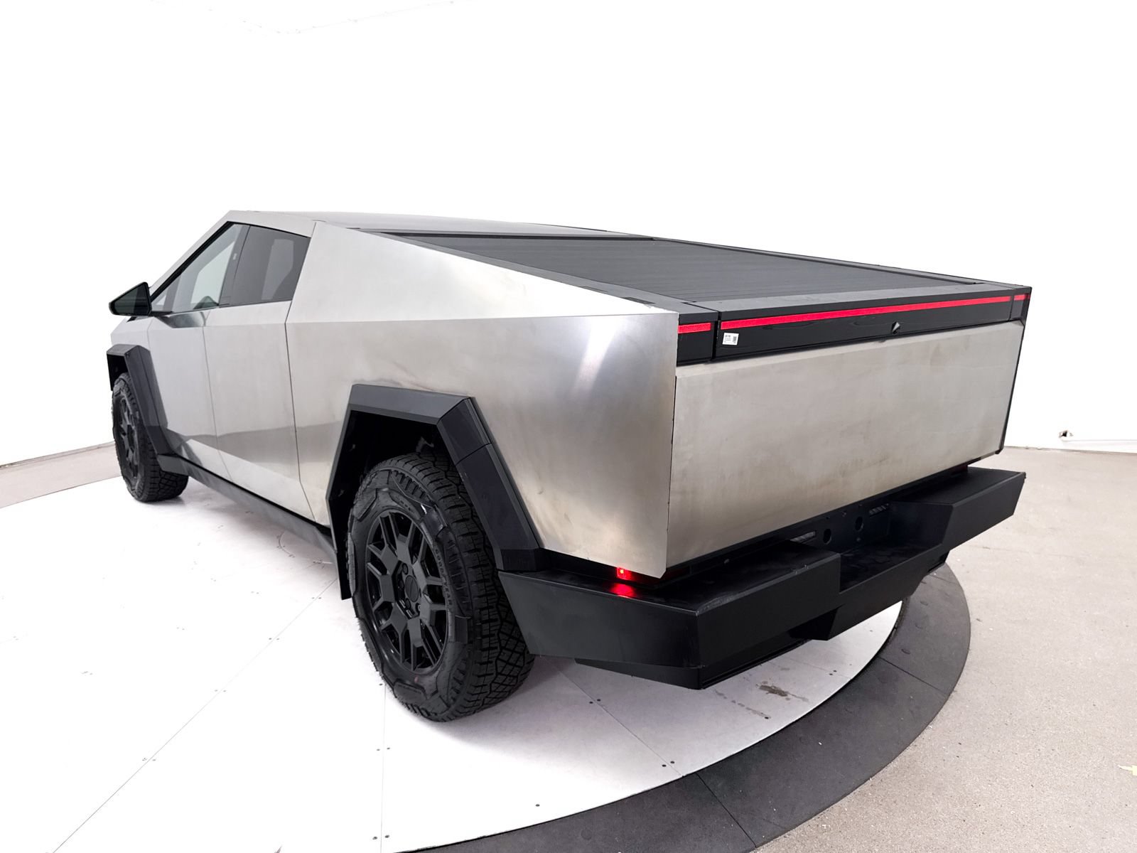 Used 2024 Tesla Cybertruck AWD Crew Cab image 16