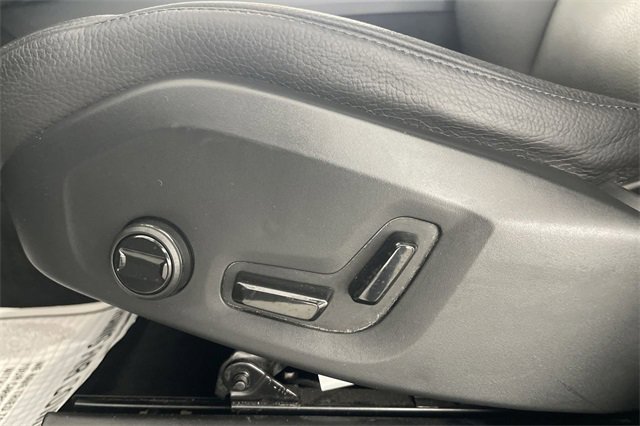 Used 2023 Volvo XC60 B5 Plus image 35