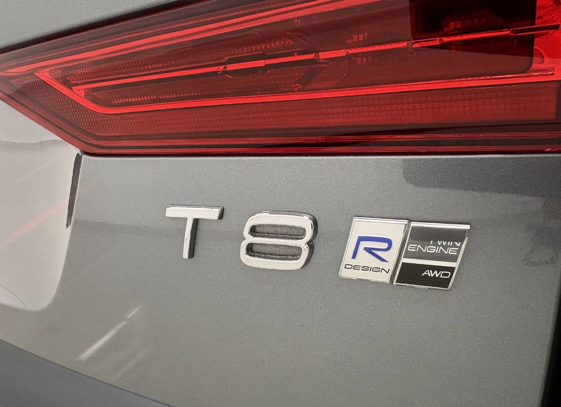 Used 2019 Volvo XC60 T8 R-Design w/ Advanced Package image 10